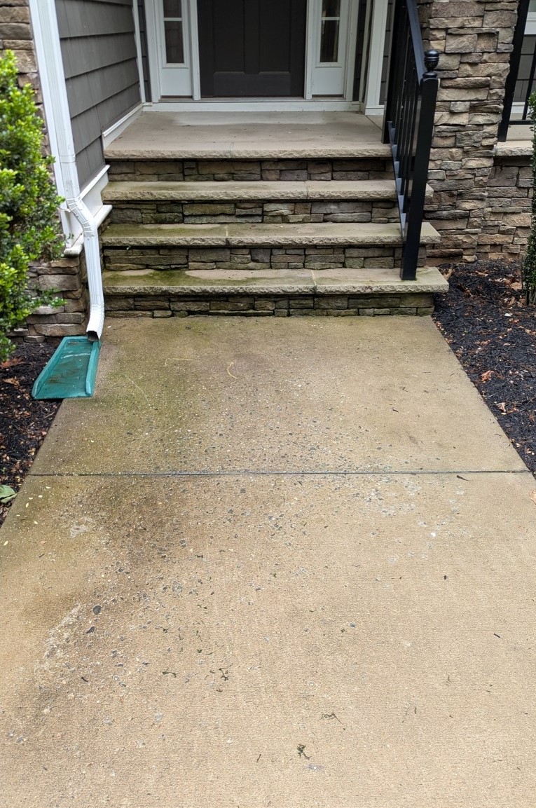 Walkways pressure washing before