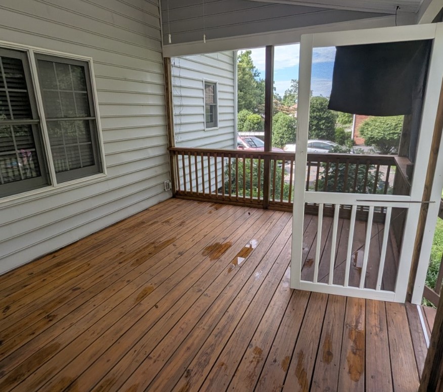Professional deck cleaning service in Richmond, Virginia